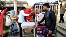 शर्मनाक: भरतपुर के संभाग के सबसे बड़े अस्पताल में ई-रिक्शा में प्रसव