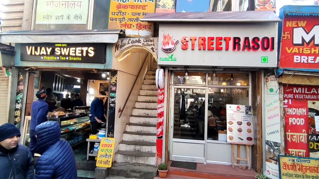 Cheap and best street food market in shimla at mall raod | best food point in shimla | best place for food in shimla mall road | best street food market shimla