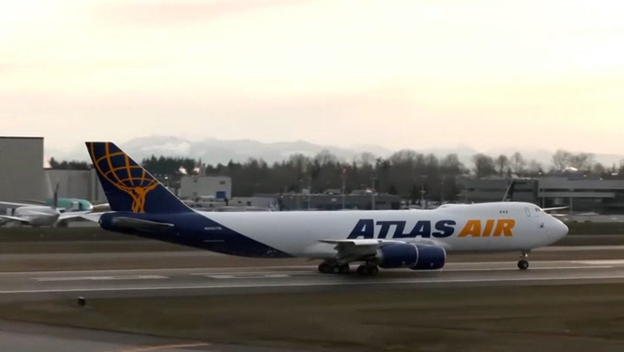 Moment final Boeing 747 takes off from Washington