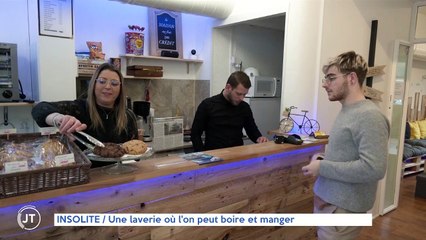 INSOLITE / Une laverie où l'on peut boire et manger