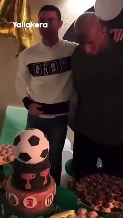 رونالدو يحتفل بعيد ميلاد زميله تاليسكا