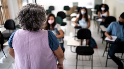 Sindicalista afirma que professores devem lutar na Justiça se municípios não implantarem novo piso