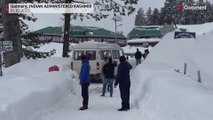 شاهد: انهيار جليدي ضخم بقمة جبل في كشمير الهندية