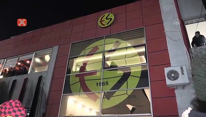 Eskişehir taraftarından meşaleli kutlama