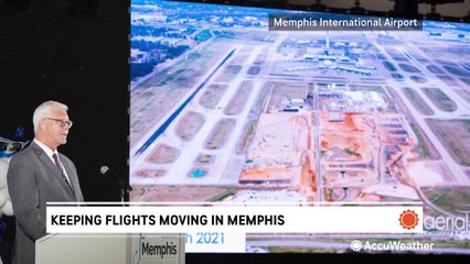 Why does an airport in Memphis have one of the best de-icing facilities in North America?