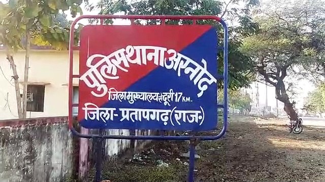 नाकाबंदी के दौरान मिनी ट्रक से डोडा चूरा पकड़ा
