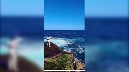 Momento en que un niño fue atacado por un tiburón frente a su padre