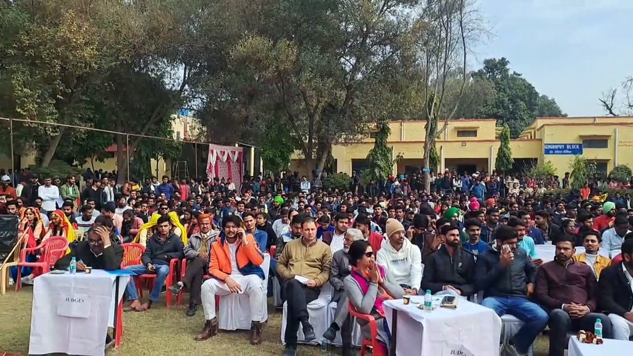 डॉ.बीआर अंबेडकर राजकीय महाविद्यालय में छात्रावास शुरू करने की मांग को लेकर छात्रों का धरना