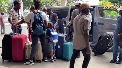 Yon benefisyè pwogram imanitè gouvènman Ameriken an eksprime kontantman'l pandan l'ap kite peyi a.