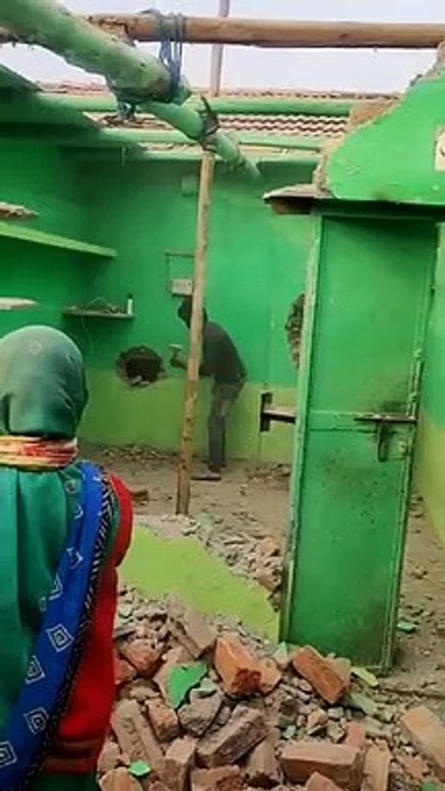 Watch video: Mushtaq went to the temple wearing black shoes, JCB went to the green house