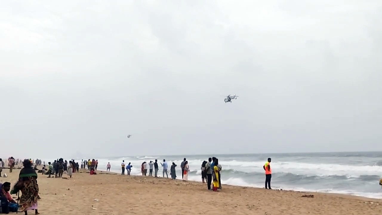 Coast Guard Raising Day : मरीना बीच और इलियट्स बीच पर हेलिकॉप्टर से बचाव अभ्यास