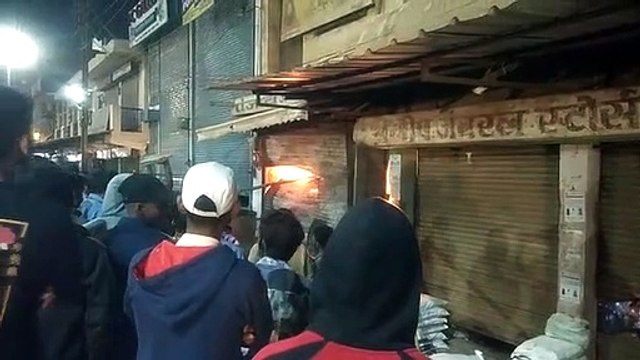 CG News: शॉर्ट सर्किट से जनरल स्टोर की दुकान में लगी आग, लाखों का नुकसान