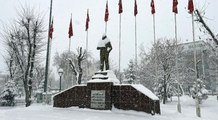 Doğu Anadolu dondu: Yoğun kar!