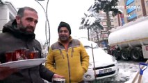 Bitlis'te vatandaşlar iglo evinde çayın tadını çıkarttı