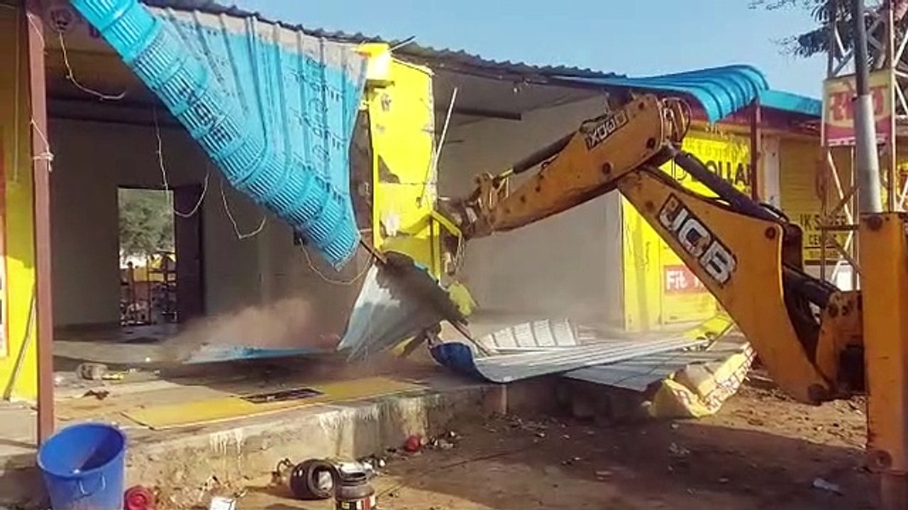 शपथ पत्र की अवहेलना, ध्वस्त की चार अवैध दुकानें