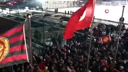 Transfer yasağını kaldıran Eskişehirspor tesisleri bayram yeri oldu