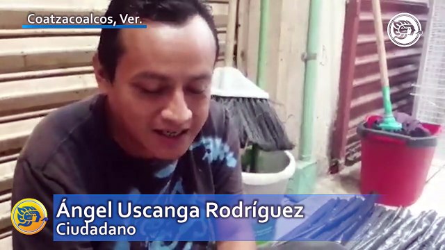 A falta de ´chamba´, recorre Coatzacoalcos vendiendo bolsas para basura