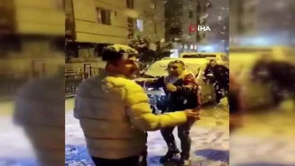 Download Video: Ankara'da kar altında asker eğlencesi cep telefonu kamerasında