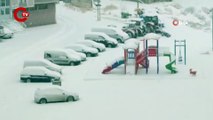 Erzurum'da yoğun kar yağışı etkili oldu: Uçak seferleri iptal edildi