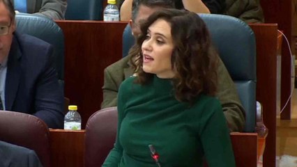 Ayuso acusa al PSOE de mandarle «sicarios» a llamarle «asesina» haya donde va