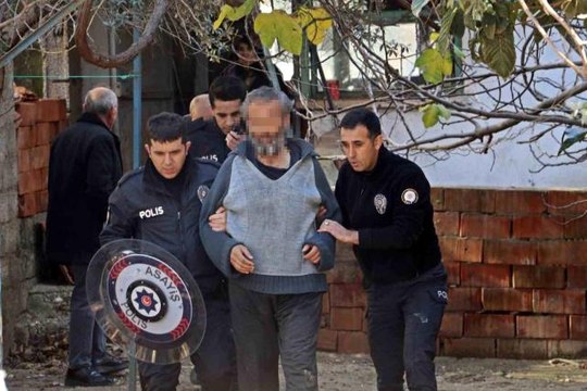 Kendini odaya kilitledi, dışarı çıkmak için muhtardan seçim sandığı istedi