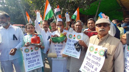 বাজেটে বাংলার ভাঁড়ার শূন্য, অভিনব প্রতিবাদে কলকাতার রাজপথে আইএনটিউসি
