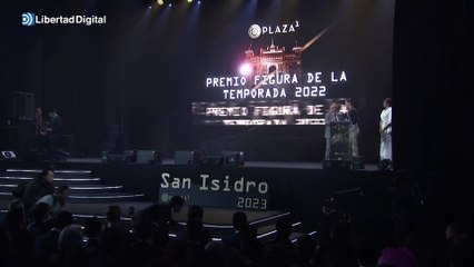 Victoria Federica recibe el premio 'Figura de la temporada' en nombre de Roca Rey