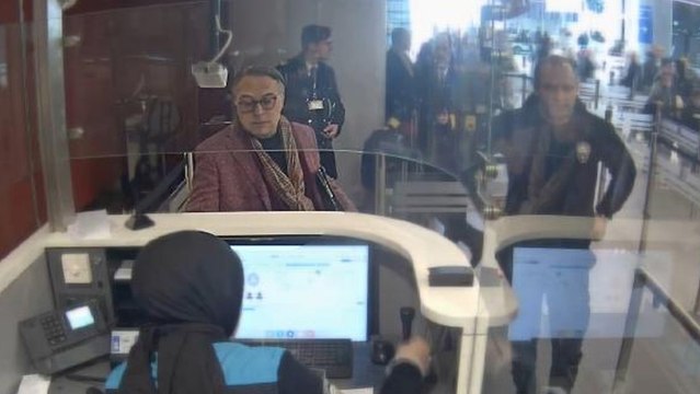 Modacı Barbaros Şansal, İstanbul Havalimanı'nda gözaltına alındı