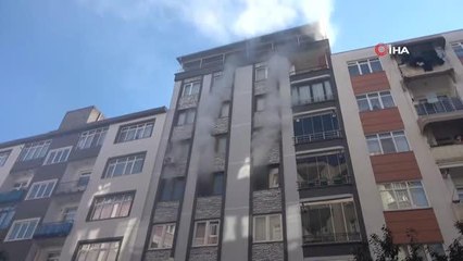 Yanan evini gözyaşlarıyla izledi