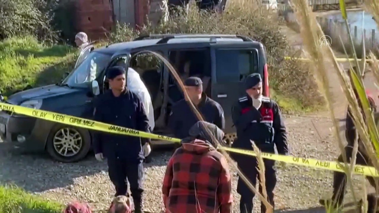 3 cansız bedeni otomobilden çıktı