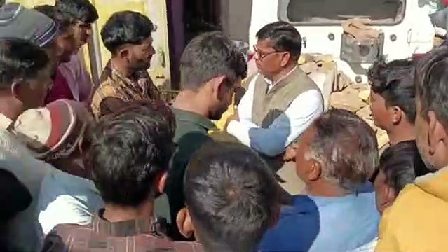 गांव धीरवास बड़ा में शराब बेचने रंजिश को लेकर झगड़ा, एक दुकान व 3 गाड़ियां क्षतिग्रस्त