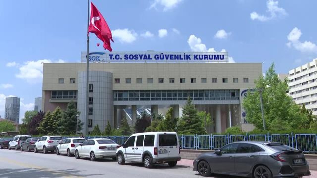 Sgk'da Örgütlü 9 Sendika, Çalışanların İş Yükünün Artması Nedeniyle Eylem Kararı Aldı: Yarın İş Yavaşlatma Eylemi Yapılacak