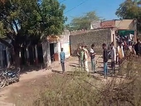 video: ग्रामीणों ने विद्यालय के ताला लगाया, नैनवां-समिधी मार्ग पर जाम लगाया