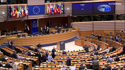 Двух евродепутатов лишают иммунитета из-за коррупционного скандала