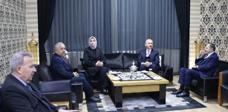 BAKAN KARAİSMAİLOĞLU 29 BİN KİLOMETRE ÜZERİNDE BÖLÜNMÜŞ YOL VE 70 BİN KİLOMETRE YOL AĞIMIZLA HİZMET VERİYORUZ