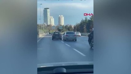 İSTANBUL-ÜSKÜDAR'DA OTOMOBİL SÜRÜCÜSÜNÜN ÖNÜNÜ KESTİ