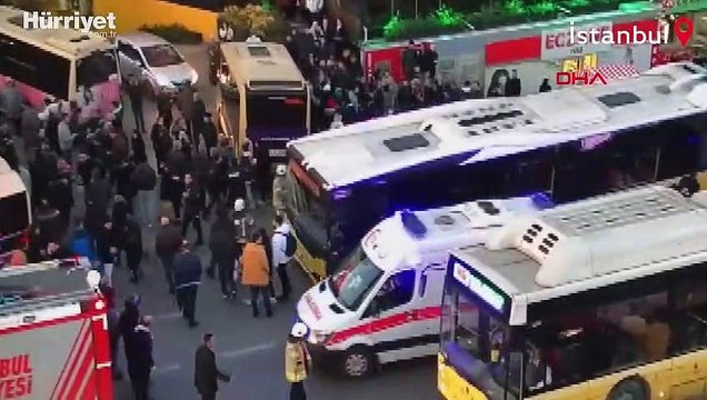 İETT otobüsü durağa girdi, yaralılar var!