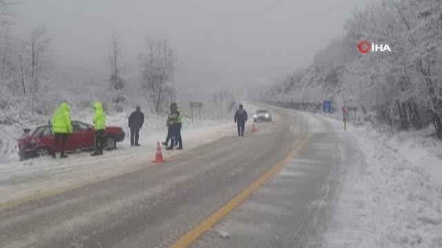 Şarampole kayan aracı jandarma ve polis ekipleri iterek kurtardı