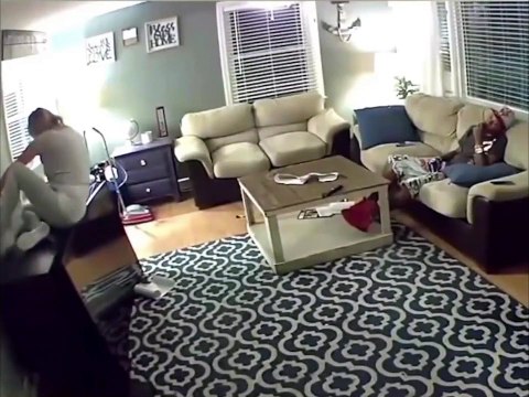 Ne jamais laisser votre femme installer la nouvelle TV