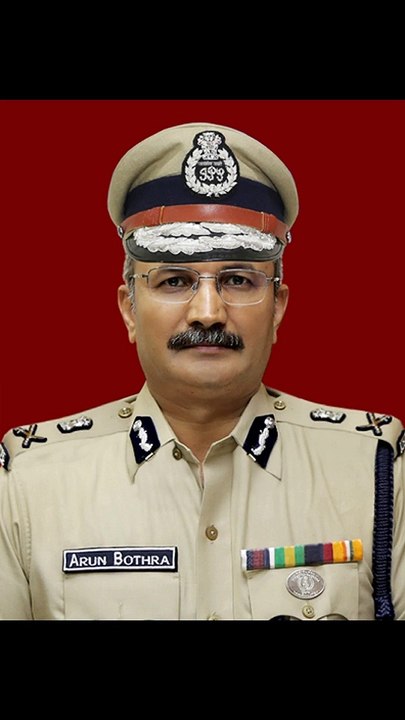 IPS Officer Arun Bothara posted on twitter about the price of movie pathan