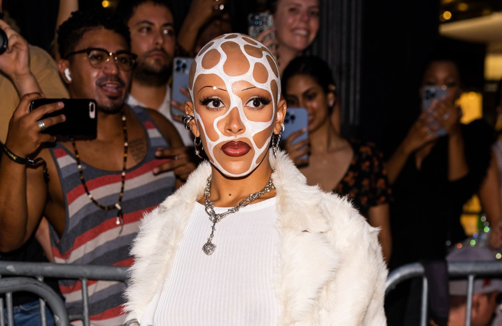 ⁣Doja Cat enfrentó a los que se burlaron Britney Spears por afeitarse la cabeza