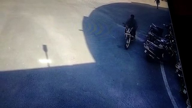 Watch the incident of bike theft in CCTV footage