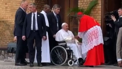 Il Papa incontra i religiosi nella cattedrale di Kinshasa