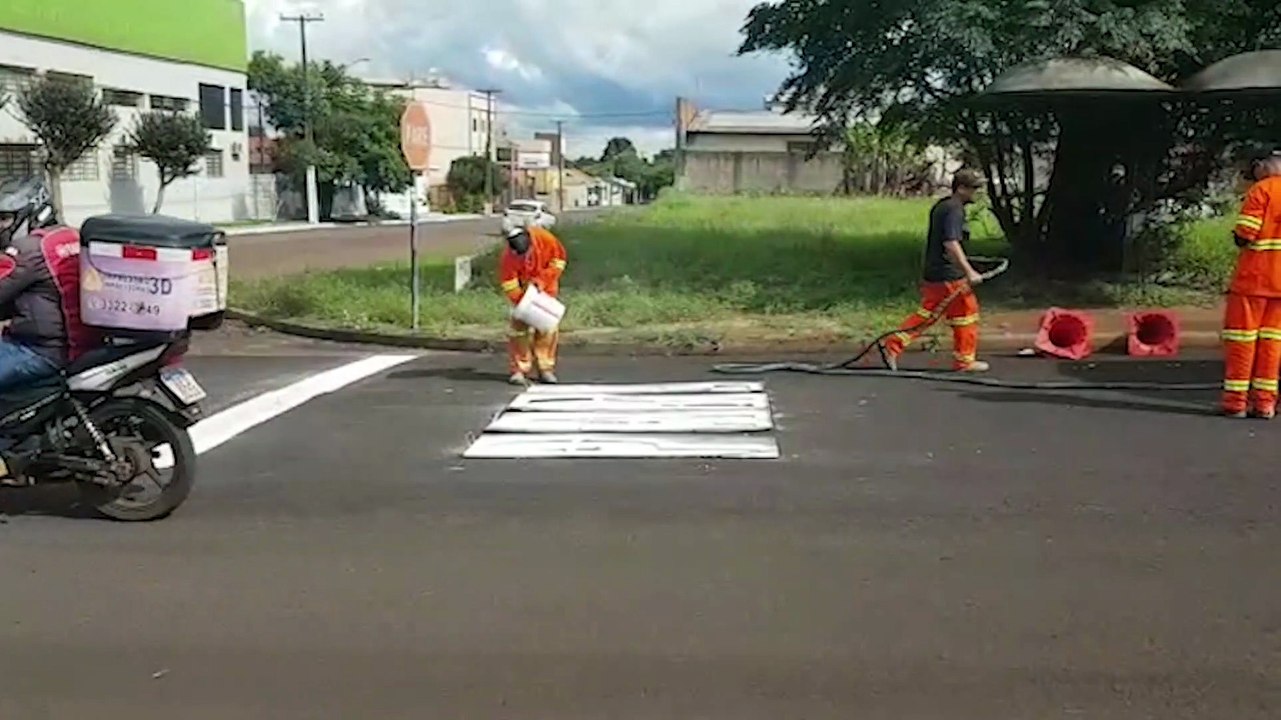 Após polêmica de acidentes e agentes da Transitar furando preferencial, faixas são pintadas na Rua da Bandeira