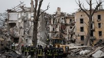 كاميرا الجزيرة ترصد آثار قصف روسي لمبنى سكني في كراماتورسك