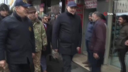 Bakan Akar'dan Kars'ta esnaf ziyareti