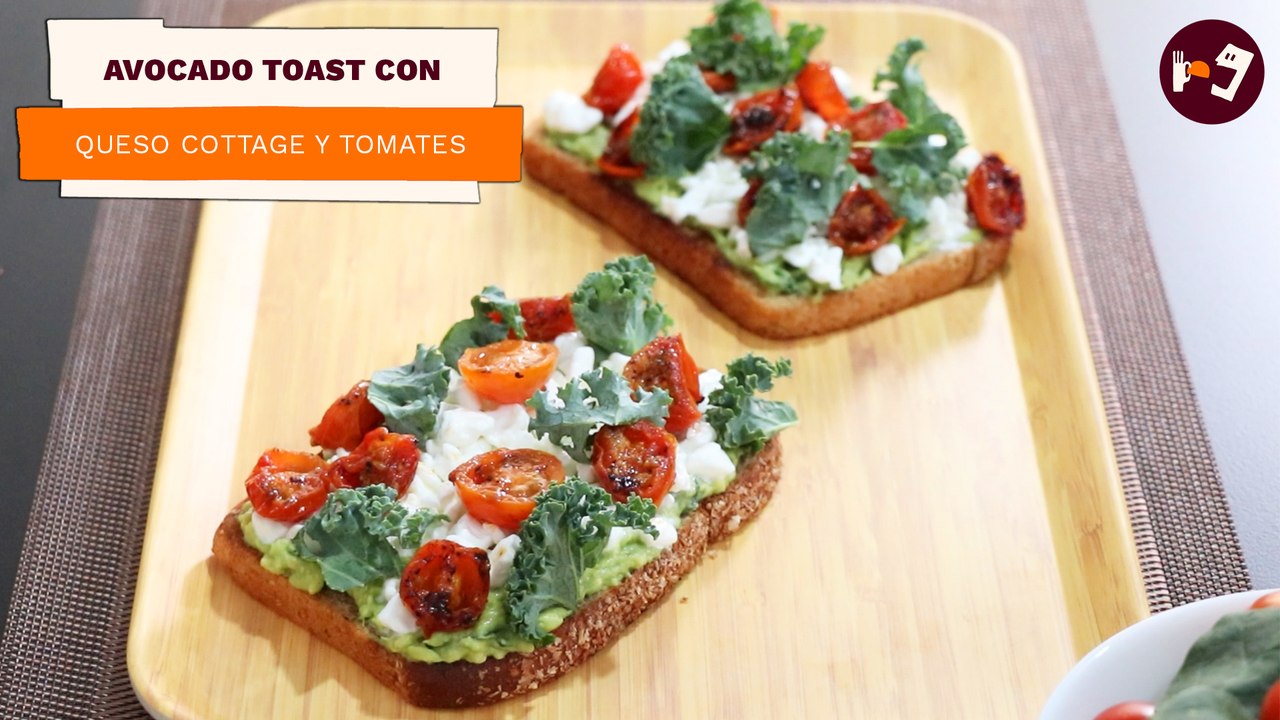Avocado toast con queso cottage y tomates | Receta fácil para desayuno | Directo al Paladar México