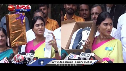 YS Sharmila Presents Walking Shoes To KCR, Dares Him ToJoin Padayatra With Her _ V6 Teenmaar