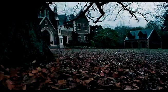 No tengas miedo a la oscuridad | movie | 2011 | Official Trailer