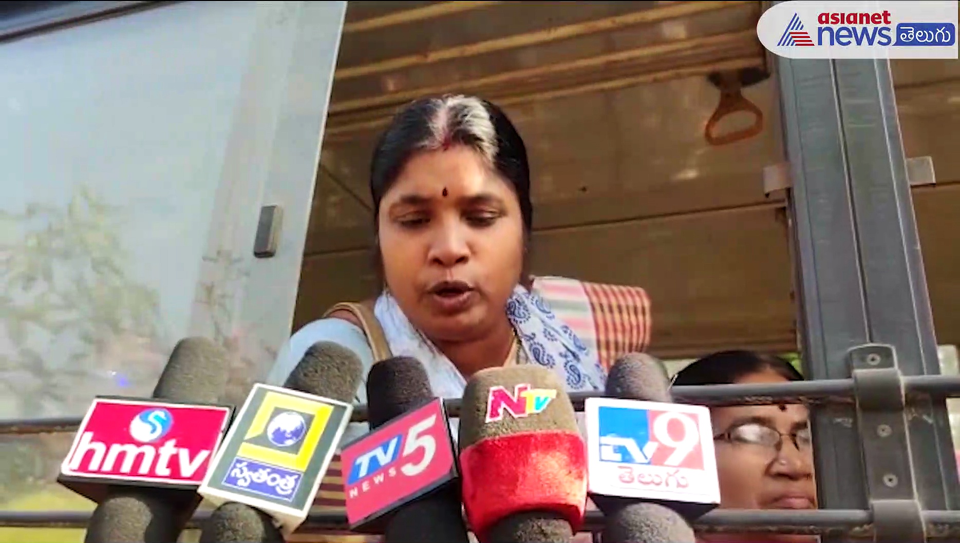 గన్నవరంలో టీచర్స్ సంకల్ప సభ... ఎక్కడికక్కడ అడ్డుకుంటున్న పోలీసులు, ఉద్రిక్తత